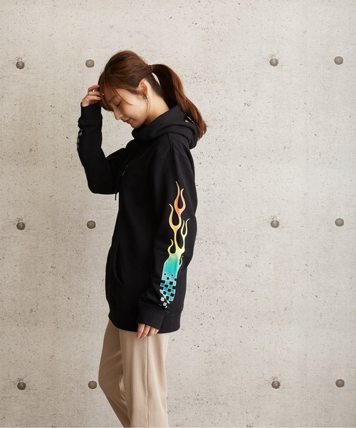 B'day(ビーデイ)の「VANS M GLOW FLAME プルPK VN0A541BBLK(パーカー・メンズ・ブラック・X-SMALL)」の10枚目の写真