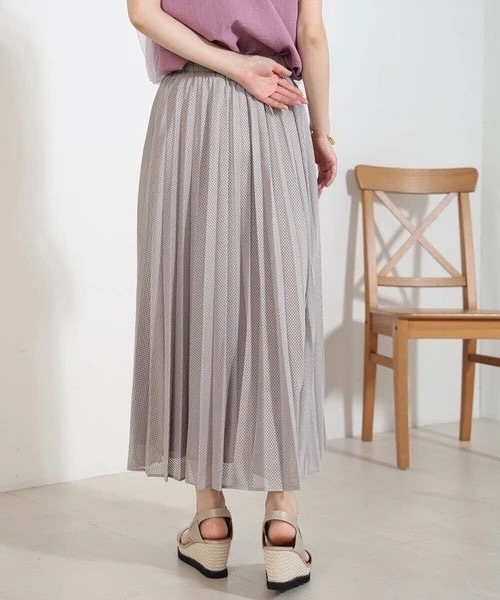 Bou Jeloud（ブージュルード）の「パンチングレザータックフレアスカート（スカート・レディース・グレー/ブラック/レッド・FREE）」の4枚目の写真