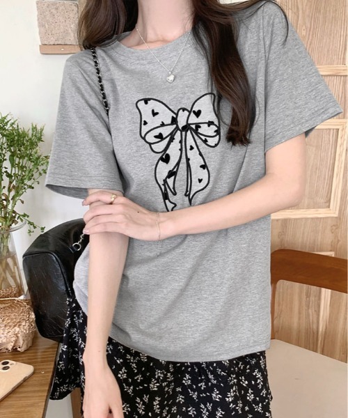 kirakiraShop(キラキラショップ)の「リボン 刺繍 デザイン Tシャツ(Tシャツ/カットソー・レディース・ブラック/グレー/ホワイト・FREE)」の3枚目の写真