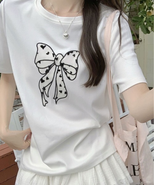 kirakiraShop(キラキラショップ)の「リボン 刺繍 デザイン Tシャツ(Tシャツ/カットソー・レディース・ブラック/グレー/ホワイト・FREE)」の1枚目の写真