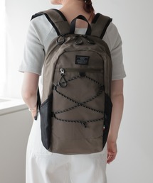 【グッシオベーシック】軽量ナイロンリュック　コンパクト　スリム