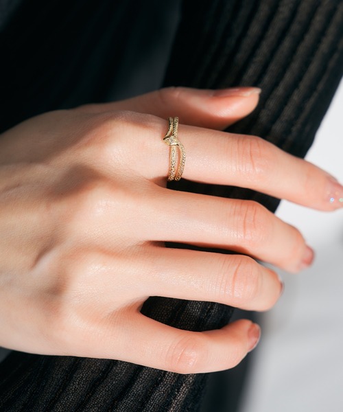 Jewel closet by L&Co.(ジュエルクローゼットバイエルアンドコー)の「K18 ヘビ/スネーク リング(リング・レディース・イエローゴールド・13号/15号)」の3枚目の写真