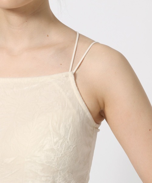 LOWRYS FARM(ローリーズファーム)の「ベロアバンドゥ 579415(キャミソール・レディース・アイボリー/ブラック・FREE)」の7枚目の写真