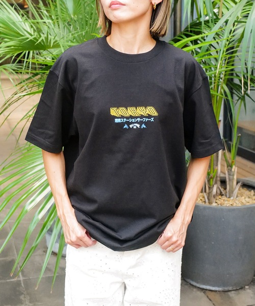 BILLABONG(ビラボン)の「BILLABONG メンズ DESTINATION TOKYO Tシャツ 【2025年秋冬モデル】/ビラボンバックプリント半袖Tシャツ(Tシャツ/カットソー・メンズ・ホワイト/ブラック・MEDIUM/X-LARGE/LARGE)」の4枚目の写真
