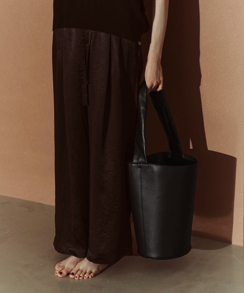 ADAM ET ROPE'（アダムエロペ）の「【PFT】Fuka bucket Medium（ショルダーバッグ・レディース・ブラック/ブラウン系その他3・FREE）」の5枚目の写真