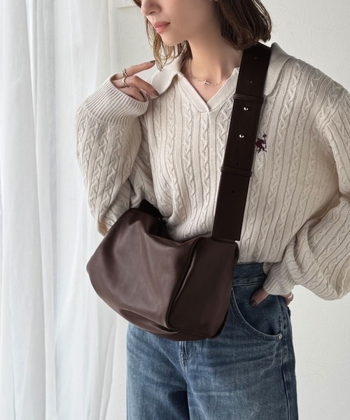 classicalelf(クラシカルエルフ)の「品見え!コーデに合わせて表情が変わる。マルチウェイソフトフェイクレザーショルダーバッグ(ショルダーバッグ・レディース・ベージュ系/ブラック/ブラウン・ONE SIZE)」の8枚目の写真