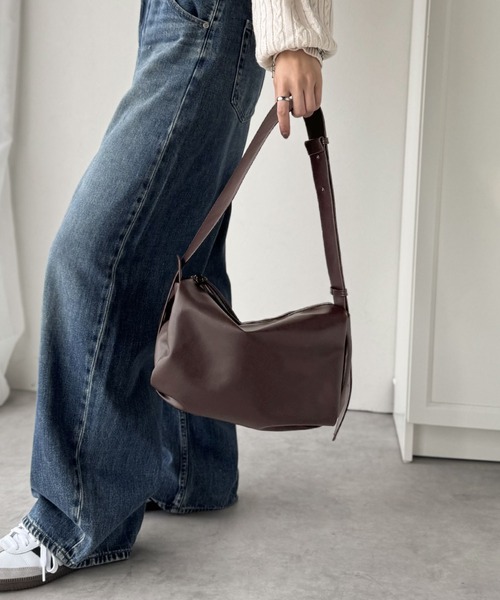 classicalelf(クラシカルエルフ)の「品見え!コーデに合わせて表情が変わる。マルチウェイソフトフェイクレザーショルダーバッグ(ショルダーバッグ・レディース・ベージュ系/ブラック/ブラウン・ONE SIZE)」の11枚目の写真