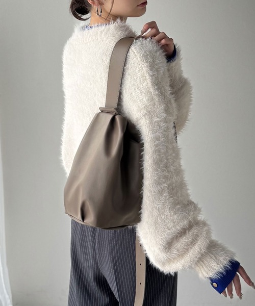 classicalelf(クラシカルエルフ)の「品見え!コーデに合わせて表情が変わる。マルチウェイソフトフェイクレザーショルダーバッグ(ショルダーバッグ・レディース・ベージュ系/ブラック/ブラウン・ONE SIZE)」の14枚目の写真