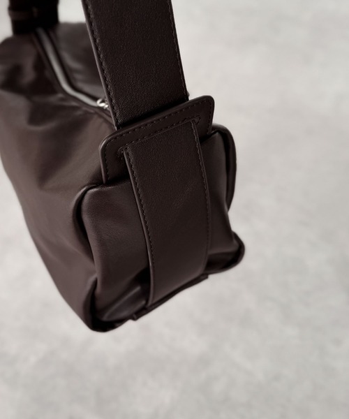 classicalelf(クラシカルエルフ)の「品見え!コーデに合わせて表情が変わる。マルチウェイソフトフェイクレザーショルダーバッグ(ショルダーバッグ・レディース・ベージュ系/ブラック/ブラウン・ONE SIZE)」の21枚目の写真
