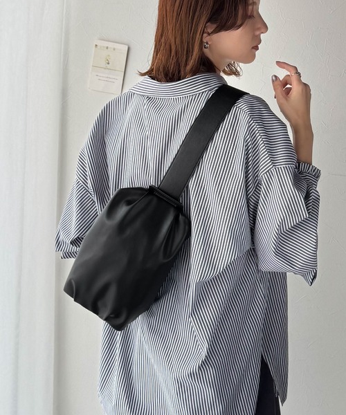 classicalelf(クラシカルエルフ)の「品見え!コーデに合わせて表情が変わる。マルチウェイソフトフェイクレザーショルダーバッグ(ショルダーバッグ・レディース・ベージュ系/ブラック/ブラウン・ONE SIZE)」の4枚目の写真