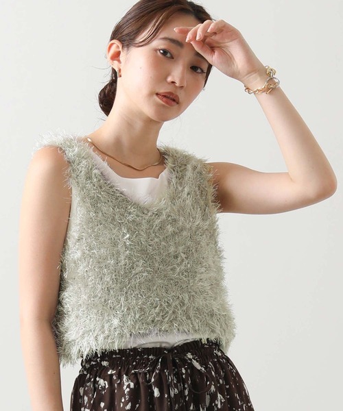 Gready Brilliant(グレディブリリアン)の「シャギーショートベスト(ニット/セーター・レディース・ブラック/グレイッシュベージュ・FREE)」の2枚目の写真