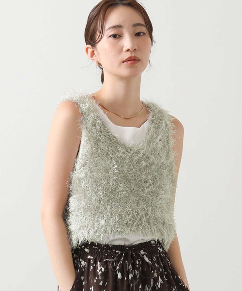 Gready Brilliant(グレディブリリアン)の「シャギーショートベスト(ニット/セーター・レディース・ブラック/グレイッシュベージュ・FREE)」の16枚目の写真