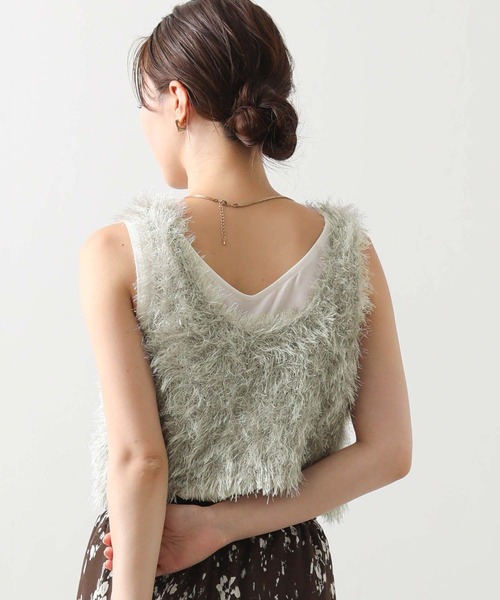 Gready Brilliant(グレディブリリアン)の「シャギーショートベスト(ニット/セーター・レディース・ブラック/グレイッシュベージュ・FREE)」の6枚目の写真