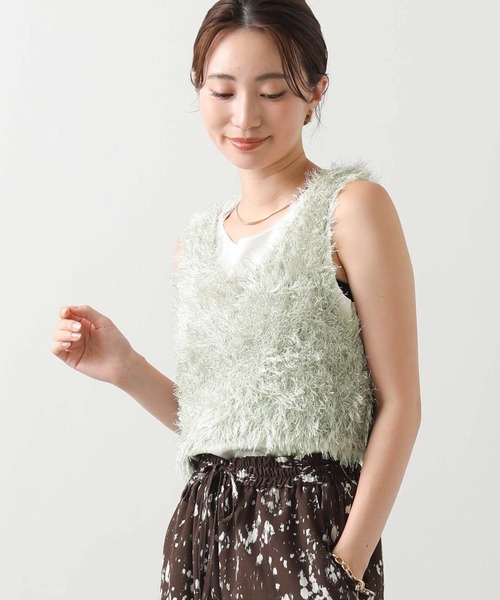 Gready Brilliant(グレディブリリアン)の「シャギーショートベスト(ニット/セーター・レディース・ブラック/グレイッシュベージュ・FREE)」の7枚目の写真