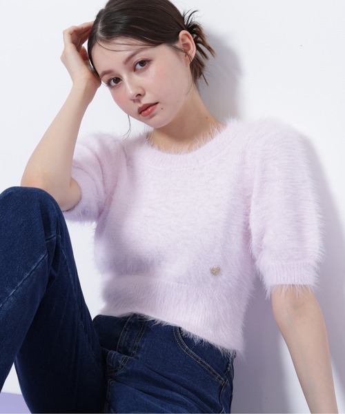 JILL by JILL STUART(ジルバイジルスチュアート)の「◇ハートプレート付きフェザーニット(ニット/セーター・レディース・ピンク/グリーン/ブラウン/ホワイト・FREE)」の1枚目の写真