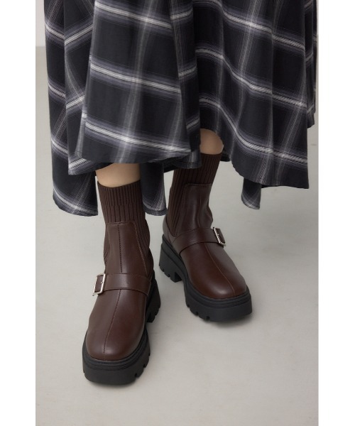 AZUL by moussy(アズールバイマウジー)の「ベルトデザイントラックソールソックスブーツ(ブーツ・レディース・ブラウン/ブラック・SMALL/MEDIUM/LARGE)」の16枚目の写真