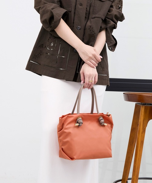 VIOLAd'ORO（ヴィオラドーロ）の「【VIOLAd'ORO】BIANCA-ナイロントートバッグ（トートバッグ・レディース・オレンジ・FREE）」の4枚目の写真