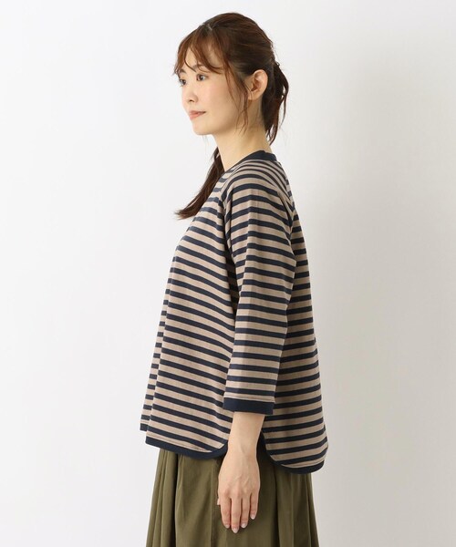 one'sterrace(ワンズテラス)の「ゆったりラグラン 7分袖ボーダープルオーバー(Tシャツ/カットソー・レディース・ブルー系その他7/ブラック系8/ブラウン系8/ネイビー系5・02)」の6枚目の写真
