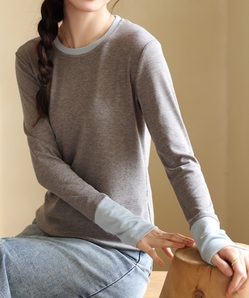 Vini(ヴィニ)の「≪コットン混≫ レイヤード風 ラウンドネック 袖配色 プルオーバー(Tシャツ/カットソー・レディース・グレー×サックスブルー/ブラック×グレー・FREE)」の6枚目の写真