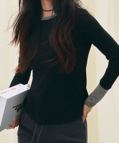 Vini(ヴィニ)の「≪コットン混≫ レイヤード風 ラウンドネック 袖配色 プルオーバー(Tシャツ/カットソー・レディース・グレー×サックスブルー/ブラック×グレー・FREE)」の16枚目の写真