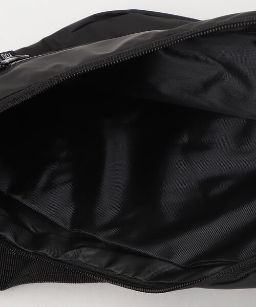 gossip!ロサンゼルス(ゴシップロサンゼルス)の「【Y2K】軽量防水クロワッサンショルダーバッグ(ユニセックス/A5収納可/デイリー)(ショルダーバッグ・レディース・ブラック・FREE)」の14枚目の写真