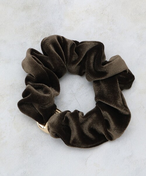 OPAQUE.CLIP（オペークドットクリップ）の「ベロア×メタルシュシュ（その他ヘアアクセサリー・レディース・ブラック/ダークブラウン・00）」の5枚目の写真