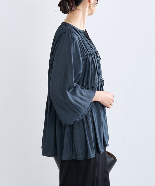 RIVE DROITE（リヴドロワ）の「【2WAY仕様】ギャザーストリングツイルブラウス（シャツ/ブラウス・レディース・キャメル/ネイビー/アイボリー・FREE）」の19枚目の写真