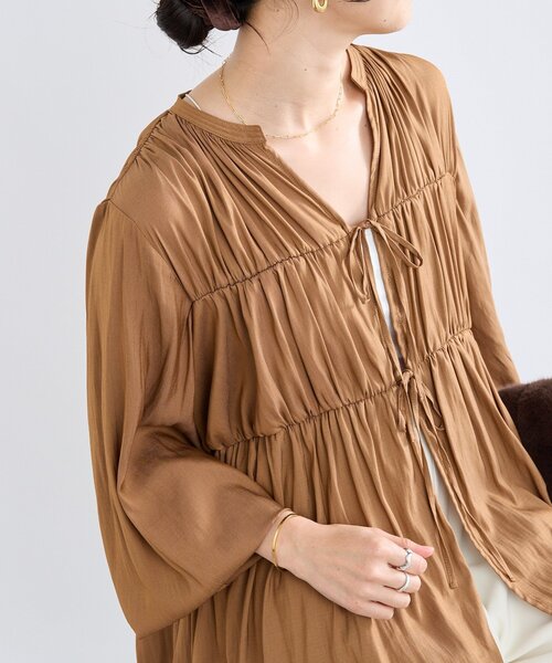 RIVE DROITE（リヴドロワ）の「【2WAY仕様】ギャザーストリングツイルブラウス（シャツ/ブラウス・レディース・キャメル/ネイビー/アイボリー・FREE）」の10枚目の写真