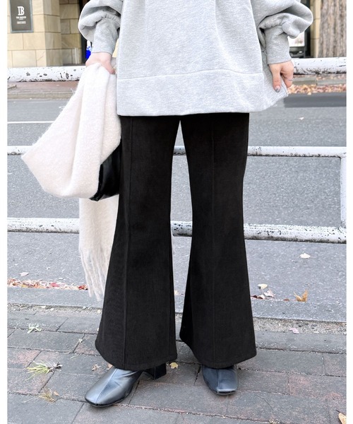 reca（レカ）の「コーデュロイ裏フリースフレアパンツ（その他パンツ・レディース・アイボリー/ブラック/ブラウン/モカ・M）」の2枚目の写真