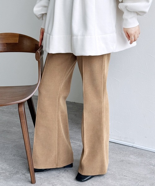 reca（レカ）の「コーデュロイ裏フリースフレアパンツ（その他パンツ・レディース・アイボリー/ブラック/ブラウン/モカ・M）」の17枚目の写真