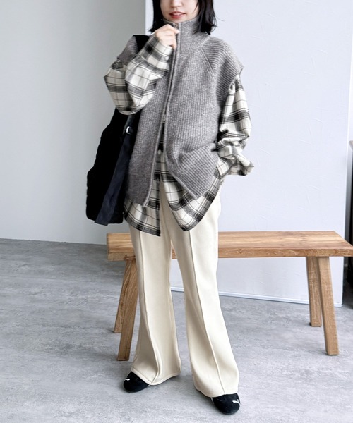 reca（レカ）の「コーデュロイ裏フリースフレアパンツ（その他パンツ・レディース・アイボリー/ブラック/ブラウン/モカ・M）」の5枚目の写真