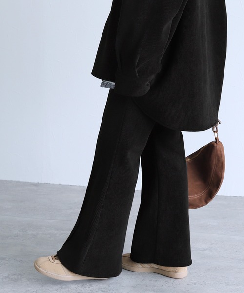 reca（レカ）の「コーデュロイ裏フリースフレアパンツ（その他パンツ・レディース・アイボリー/ブラック/ブラウン/モカ・M）」の16枚目の写真