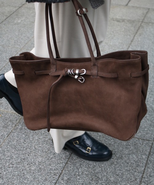 Scrap Book（スクラップブック）の「【MARGESHERWOOD】GRANDMA BAG LARGE_hush nubuck（ショルダーバッグ・レディース・ブラウン・FREE）」の8枚目の写真