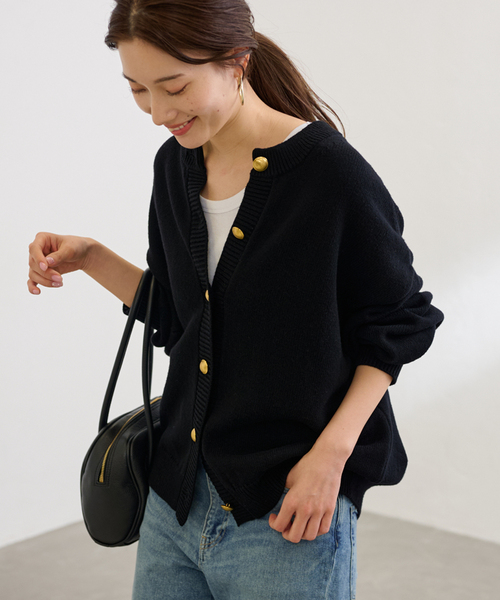 FRAMeWORK（フレームワーク）の「≪WEB限定追加≫メタルボタン2WAYカーディガン（カーディガン/ボレロ・レディース・ブラック/グレー・FREE）」の2枚目の写真