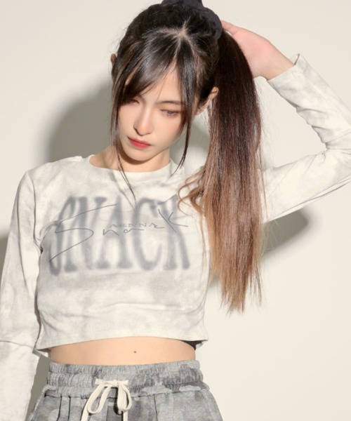 .KOM(ドットコム)の「『.KOM/ドットケーオーエム』クロップド丈プリントミニ長袖Tシャツ【GC】(Tシャツ/カットソー・レディース・ブラック/ホワイト・FREE)」の6枚目の写真