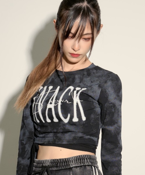.KOM(ドットコム)の「『.KOM/ドットケーオーエム』クロップド丈プリントミニ長袖Tシャツ【GC】(Tシャツ/カットソー・レディース・ブラック/ホワイト・FREE)」の9枚目の写真