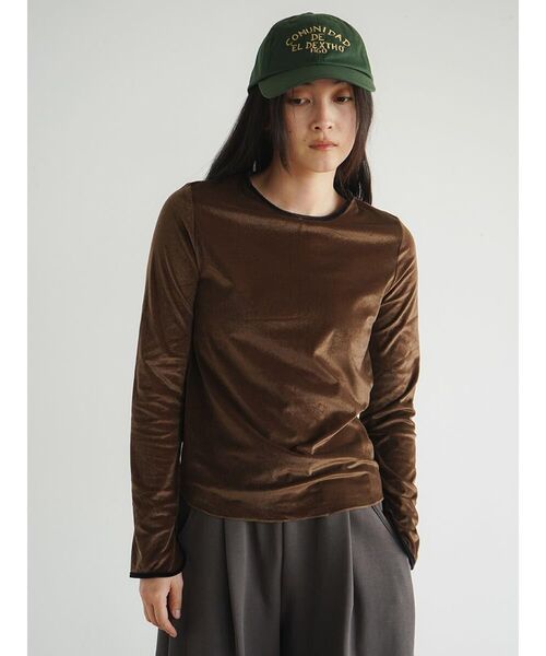 FIKA.(フィーカ)の「Piping crew neck pullover(Tシャツ/カットソー・レディース・ブラック/ホワイト系/ブラウン・MEDIUM)」の4枚目の写真