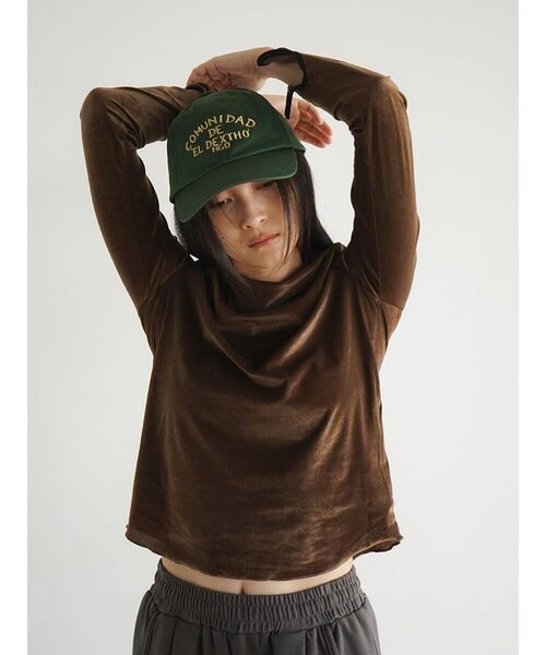 FIKA.(フィーカ)の「Piping crew neck pullover(Tシャツ/カットソー・レディース・ブラック/ホワイト系/ブラウン・MEDIUM)」の7枚目の写真