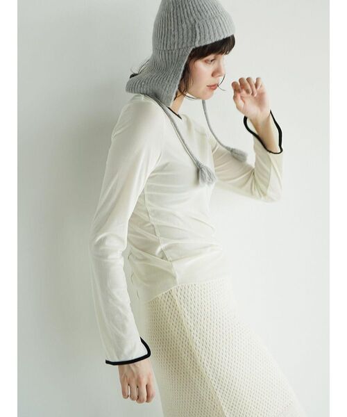 FIKA.(フィーカ)の「Piping crew neck pullover(Tシャツ/カットソー・レディース・ブラック/ホワイト系/ブラウン・MEDIUM)」の12枚目の写真