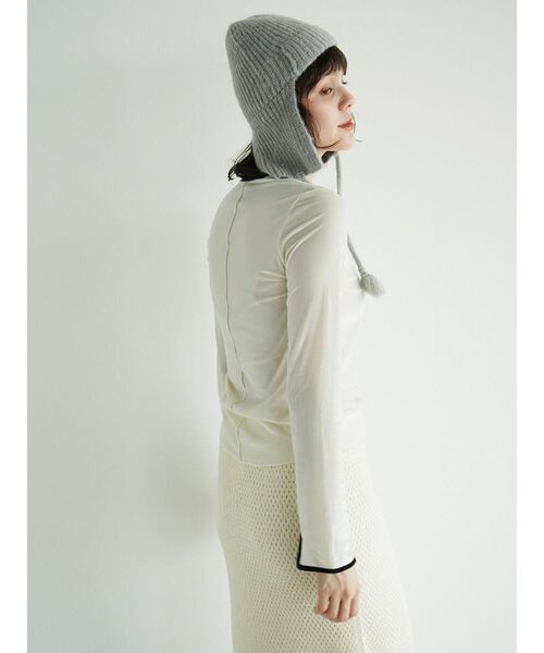 FIKA.(フィーカ)の「Piping crew neck pullover(Tシャツ/カットソー・レディース・ブラック/ホワイト系/ブラウン・MEDIUM)」の13枚目の写真