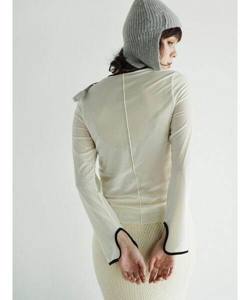 FIKA.(フィーカ)の「Piping crew neck pullover(Tシャツ/カットソー・レディース・ブラック/ホワイト系/ブラウン・MEDIUM)」の14枚目の写真
