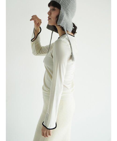 FIKA.(フィーカ)の「Piping crew neck pullover(Tシャツ/カットソー・レディース・ブラック/ホワイト系/ブラウン・MEDIUM)」の15枚目の写真