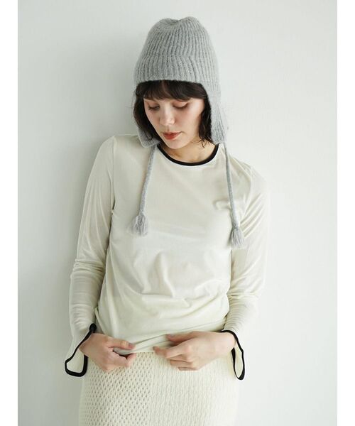 FIKA.(フィーカ)の「Piping crew neck pullover(Tシャツ/カットソー・レディース・ブラック/ホワイト系/ブラウン・MEDIUM)」の16枚目の写真