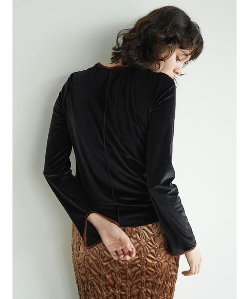 FIKA.(フィーカ)の「Piping crew neck pullover(Tシャツ/カットソー・レディース・ブラック/ホワイト系/ブラウン・MEDIUM)」の19枚目の写真