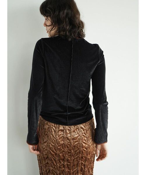 FIKA.(フィーカ)の「Piping crew neck pullover(Tシャツ/カットソー・レディース・ブラック/ホワイト系/ブラウン・MEDIUM)」の20枚目の写真