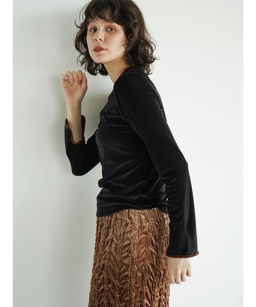 FIKA.(フィーカ)の「Piping crew neck pullover(Tシャツ/カットソー・レディース・ブラック/ホワイト系/ブラウン・MEDIUM)」の21枚目の写真