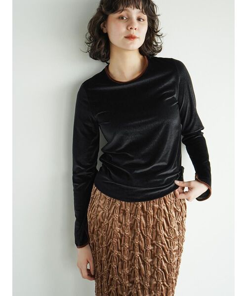 FIKA.(フィーカ)の「Piping crew neck pullover(Tシャツ/カットソー・レディース・ブラック/ホワイト系/ブラウン・MEDIUM)」の22枚目の写真
