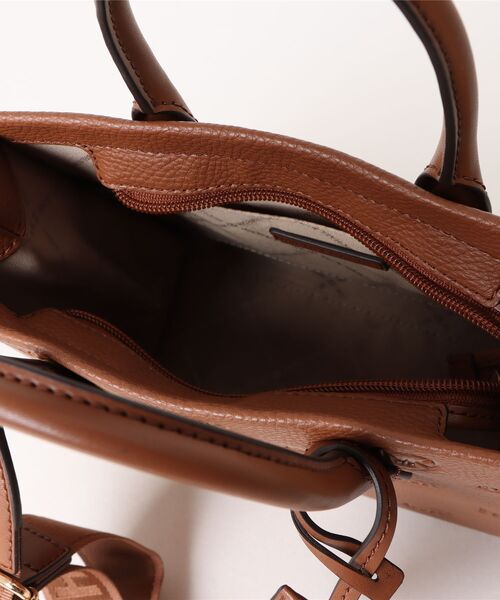 MICHAEL KORS(マイケルコース)の「MIRELLA SM SHOPPER TZ XBODY クロスボディ(ショルダーバッグ・レディース・ブラウン系・FREE)」の4枚目の写真