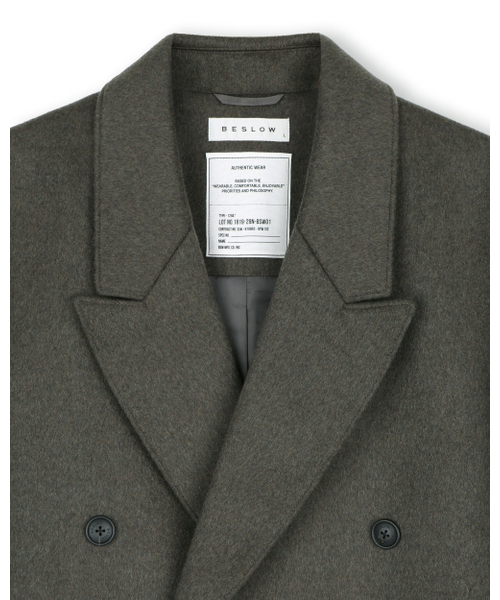 BESLOW（ビースロー）の「OVERSIZED CASHMERE DOUBLE BREASTED COAT DARK OLIVE（チェスターコート・メンズ・その他・LARGE/MEDIUM/SMALL/X-LARGE/X-SMALL）」の2枚目の写真
