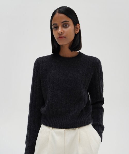 LEVAR(レバー)の「Alpaca Cable Round Crop Knit - Charcoal(ニット/セーター・レディース・その他・FREE)」の1枚目の写真